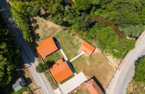 Beli Osum Villa | Двете къщи с Бели осъм