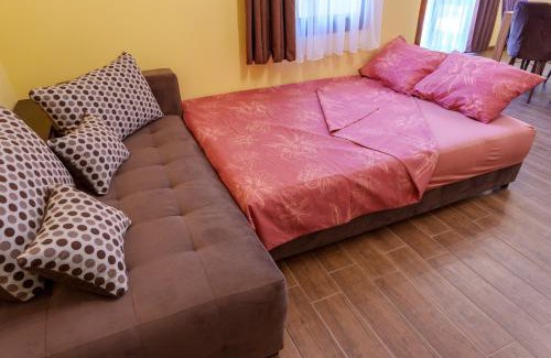 Beli Osum Villa | Двете къщи с Бели осъм