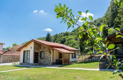Beli Osum Villa | Двете къщи с Бели осъм