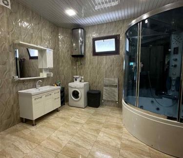 Kvariati Casa | Дом с 4 спальнями