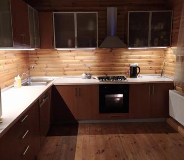 Kyiv Oblast Casa | Затишна садиба з озером біля лісу
