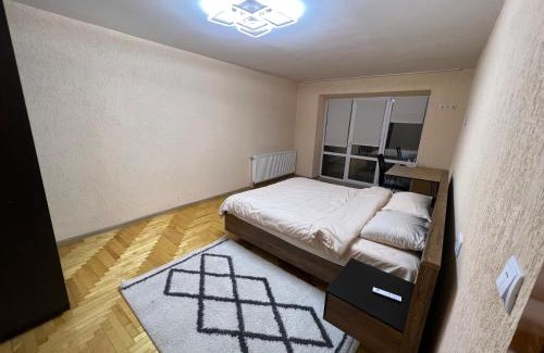 Berehove Apartamento | Квартира трикімнатна
