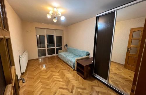 Berehove Apartamento | Квартира трикімнатна