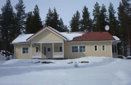 Enonkoski Casa | Коттедж в Финляндии, Enonkoski (желтый)