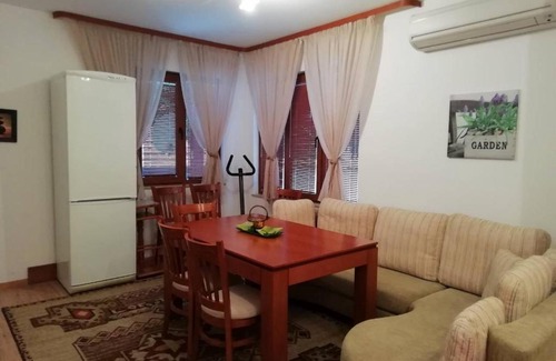 Strelcha Villa | Къща в центъра на Стрелча, джакузи с минерална вода