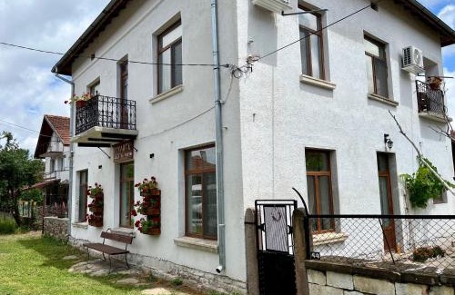 Petrevene Casa | Къща за гости Куклите Петревене