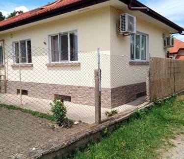 Kazanlak Apartamento | Къща за гости Стената до язовир Копринка