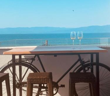 Paralia Ofryniou Apartamento | Морска къща ЕММА