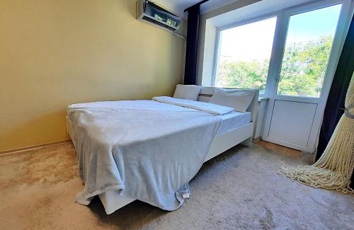 Sukhinovka Apartamento | Один каштан Квартира у м Полтава Мережа Alex Apartments Документи для відряджень Безконтактне заселення 24-7