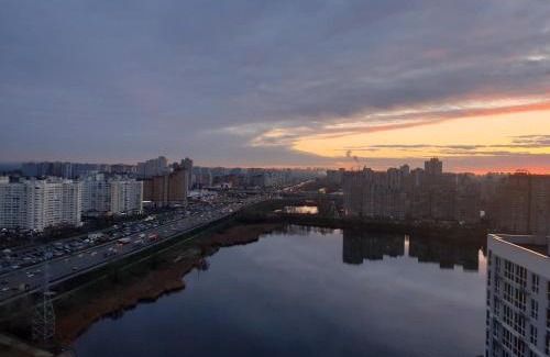 Pozniaky Apartamento | Панорамний Краєвид, поруч з метро