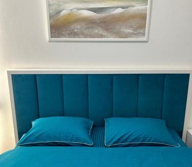 Cherkasy Apartamento | Простора та стильна 2 кімнатна в центрі Черкас на бульварі Шевченко з панорамним видом та СмартТВ! Дві окремі охайні спальні з кондиціонерами,поруч парковка з охороною