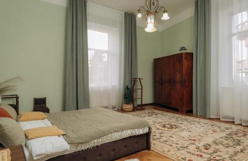 Chernovtsy Apartamento | Простора 2-кімн квартира в центрі Чернівців на Турецькій 18 завжди зі світлом