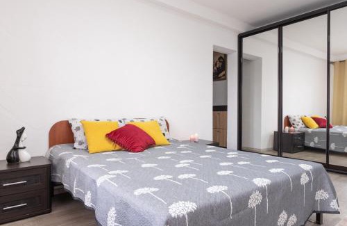 Obolon' Apartamento | Світла, комфортна квартира біля метро Мінська