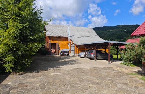 Yaremche Casa | Смерековий двір