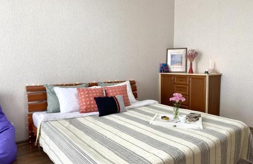 Pozniaky Apartamento | Сонячна 1-кімнатна квартира на Драгоманова 2-Б