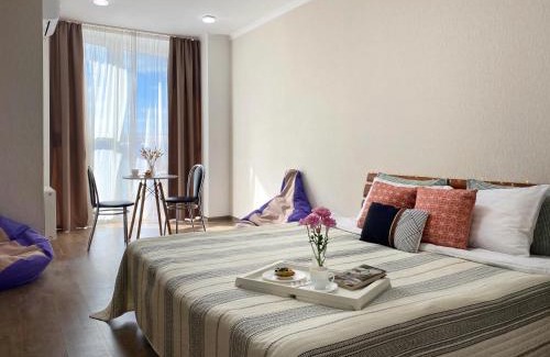 Pozniaky Apartamento | Сонячна 1-кімнатна квартира на Драгоманова 2-Б