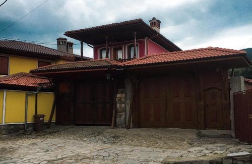 Koprivshtitsa Casa | Стаи за гости Бащино огнище