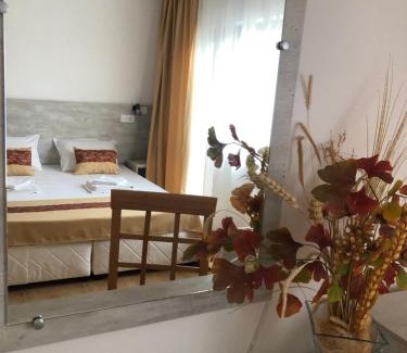 Varvara Hotel | Стаи за гости Южни нощи
