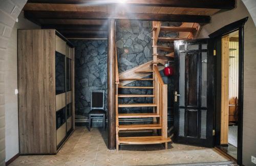 Verkhovyna Cabina | Стежка в гори
