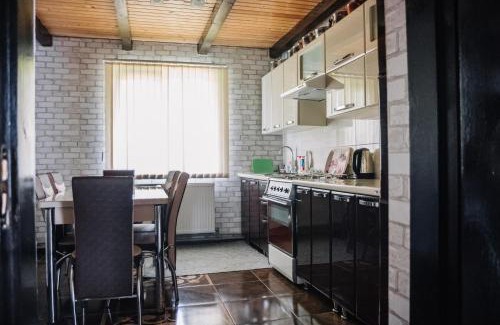 Verkhovyna Cabina | Стежка в гори
