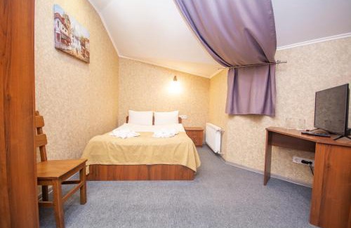 Vyshhorod Hotel | Три Сімки
