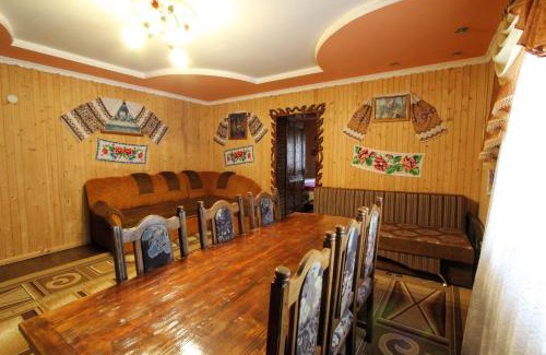 Yablunytsya Casa | У Василини