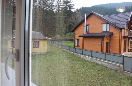 Verkhovyna Casa | У МИХАЙЛА під лісом