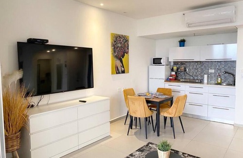 Nahariya Apartamento | Шикарная студия с Джакуззи