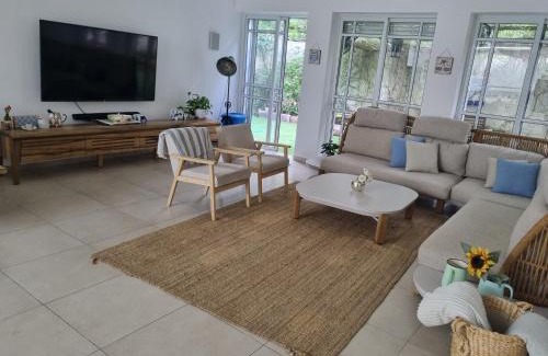Hod HaSharon Apartamento | כמו וילה במרכז השרון