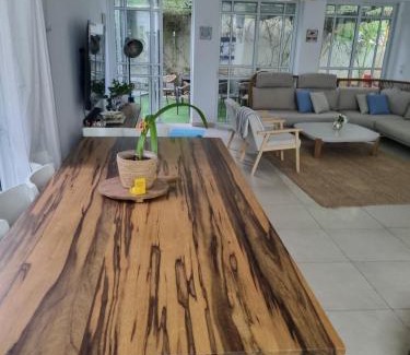 Hod HaSharon Apartamento | כמו וילה במרכז השרון