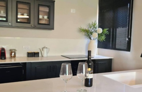 Tel Aviv Apartamento | מסבלטים את הבית הכי מדהים בתל אביב , לב תל אביב, 4 דקות הליכה מהים , ,בתי קפה