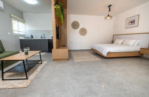 Bruchim Qela' Alon Apartamento | סוויטות חיאת - סוויטות מהממות עם בריכה משותפת מול נוף מהמם