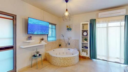 Had Nes Apartamento | סוויטות טיפאני של רשת לב הגולן - 3 סוויטות מדהימות עם בריכה פרטית