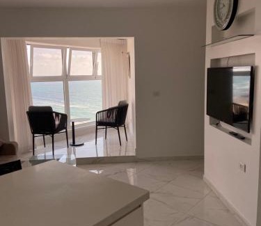 Bat Yam Apartamento | סוויטת תשוקה על הים - Passion Suite by the Sea