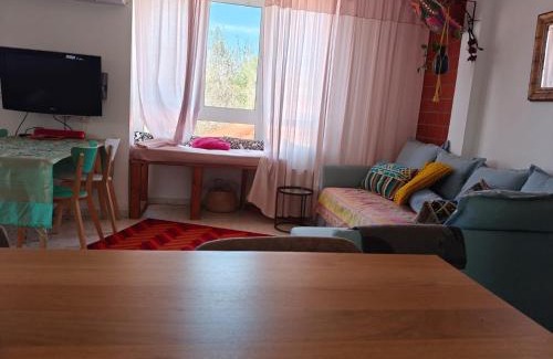 Kfar Vradim Apartamento | צימס - דירת אירוח בגליל עם מרפסת