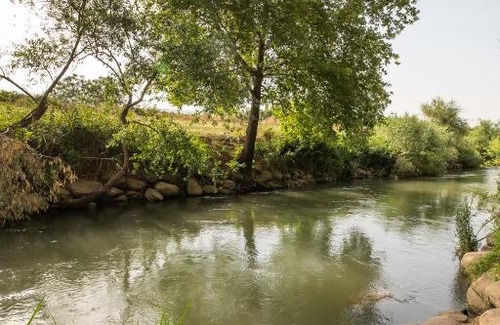 Bruchim Qela' Alon Otro | קמפינג המטעים