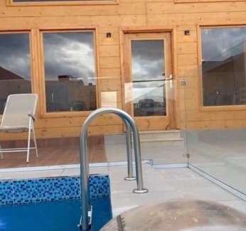 Al Kura Chalet De Esquí | أكواخ باشن الريفية