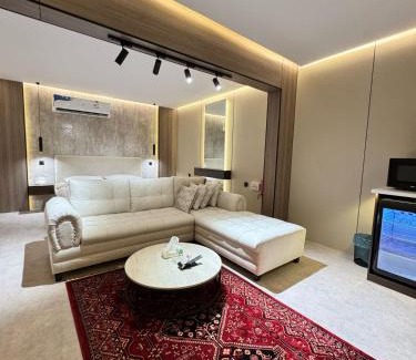 Al Hofuf Apartamento | استديو انيق بجلسة ومدخل ذكي
