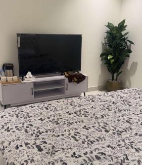 Buraydah Apartamento | استديو انيق بشاشة 4K Elegant studio with 4K screen