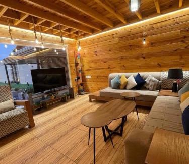 Al Riyadh Chalet De Esquí | شالية لوج الريفي