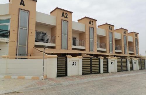 Mirbat Chalet De Esquí | شاليهات الشاطيء beach chalets