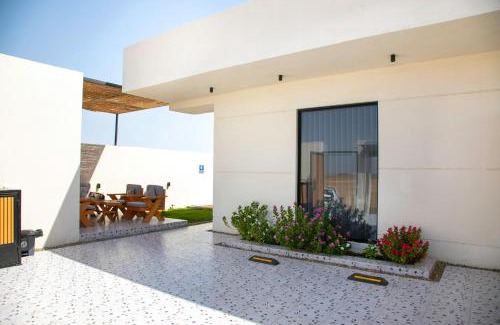 Dhahban Chalet De Esquí | شاليه المرفأ بمسبح اطفال والعاب مائية وغرفتين نوم فاخرة