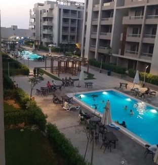 Borg el Arab Apartamento | شاليه للايجار 3 غرف مكيفات بقرية جراند هيلز الساحل الشمالى بإطلاله مباشره على البول