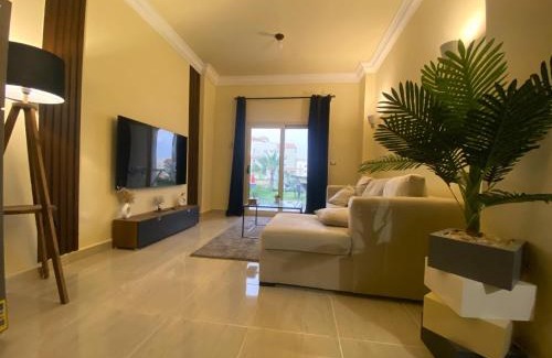 Ad-Dab'ah Apartamento | شقة أرضي بحديقة وبسين لاسيرينا الساحل