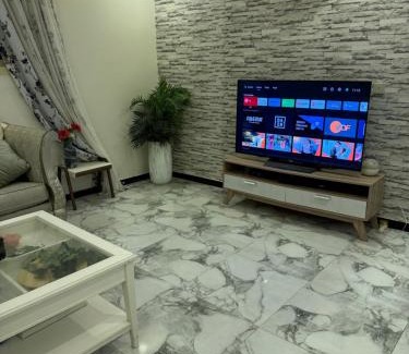 Unaizah Casa | شقة خاصة بغرفتي نوم ومطبخ وصالة ومجلس