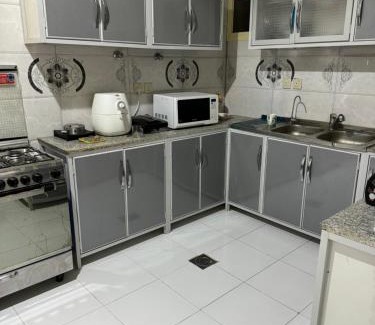 Unaizah Casa | شقة خاصة بغرفتي نوم ومطبخ وصالة ومجلس