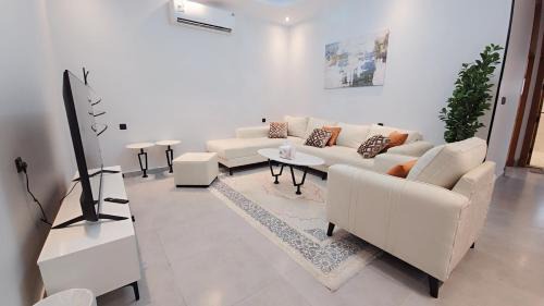 Al Wahah Apartamento | شقة صالة وثلاث غرف وغرفة عاملة