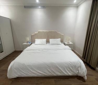 Al Kura Apartamento | شقة غرفة نوم ومجلس ومطبخ وحمام
