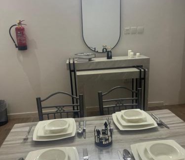 Al Kura Apartamento | شقة غرفة نوم ومجلس ومطبخ وحمام