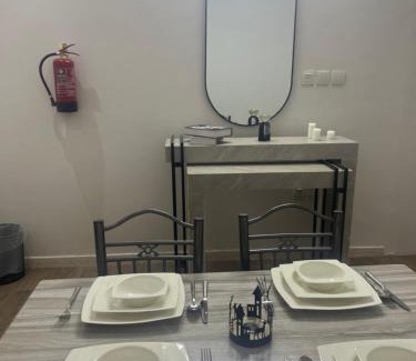 Al Kura Apartamento | شقة غرفة نوم ومجلس ومطبخ وحمام